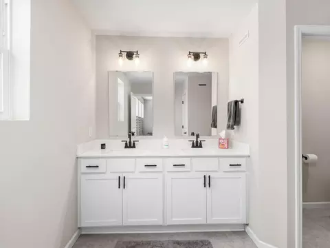 Bath - 4876 Avery Ct, Eagan, MN 55123 photo 2 of 4