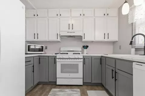 Kitchen - 605 10th Ave NE, Brainerd, MN 56401 photo 2 of 4