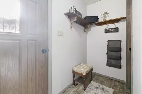 Entry Way - 605 10th Ave NE, Brainerd, MN 56401 photo 1 of 5