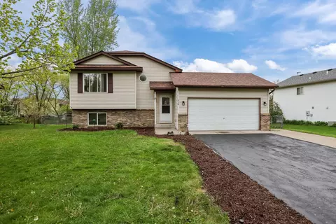 518 Horseshoe Ln, Braham, MN 55006