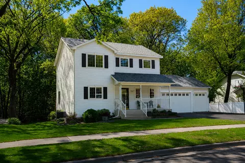 Exterior - 615 Oakwood Dr, Saint Cloud, MN 56304 photo 2 of 8