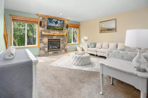 Living - 615 Oakwood Dr, Saint Cloud, MN 56304 photo 1 of 2
