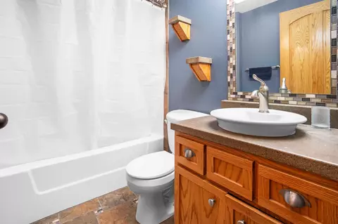 Bath - 615 Oakwood Dr, Saint Cloud, MN 56304 photo 6 of 6