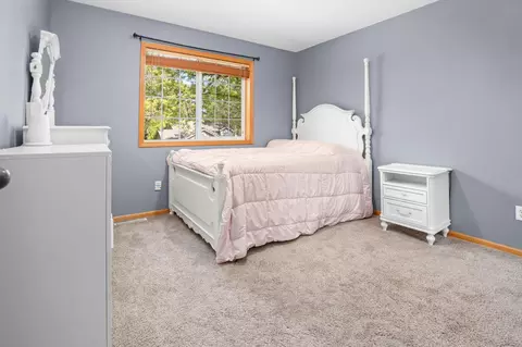 Bedroom - 615 Oakwood Dr, Saint Cloud, MN 56304 photo 2 of 3