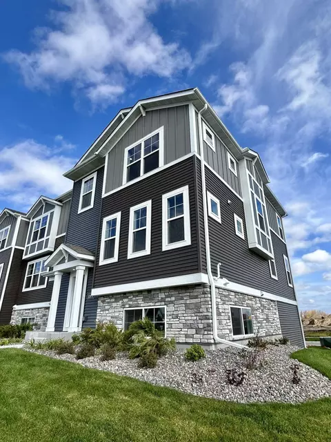 13571 Pine Dr, Rogers, MN 55374