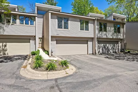 8405 137th Ct, Apple Valley, MN 55124