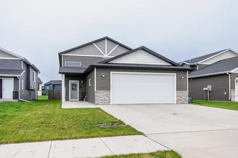 3914 31st St S, Moorhead, MN 56560