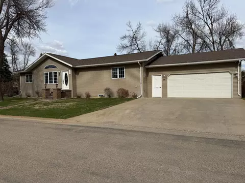 701 Lincoln St, Lisbon, ND 58054