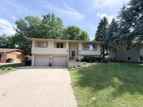 1925 Driftwood Ave, Worthington, MN 56187
