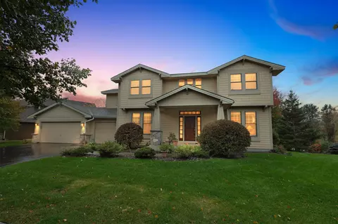 10741 Hawthorn Trl, Woodbury, MN 55129