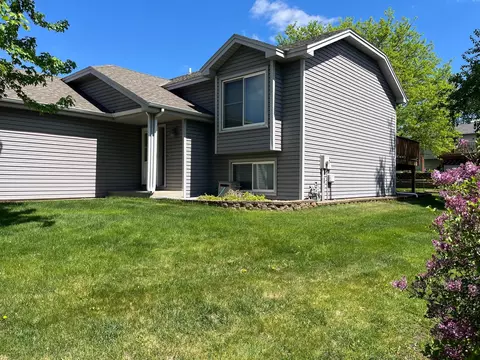 2408 Crestmount Ln, Burnsville, MN 55306