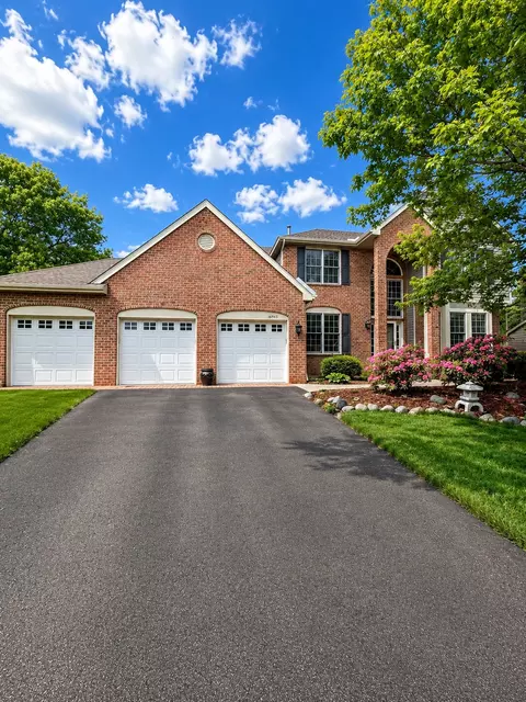 16943 Candlewood Pkwy, Eden Prairie, MN 55347