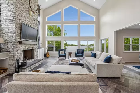 4704 S Lake Sarah Dr, Independence, MN 55359