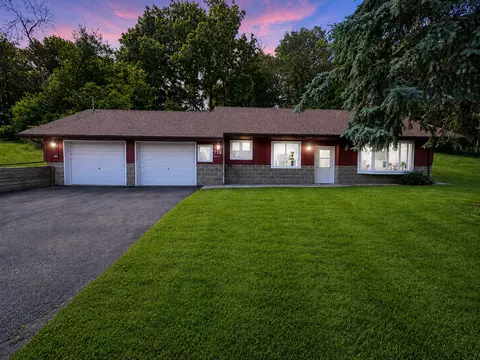 718 Willow St, Faribault, MN 55021