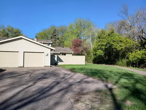 1074 Carmel Ct, Shoreview, MN 55126