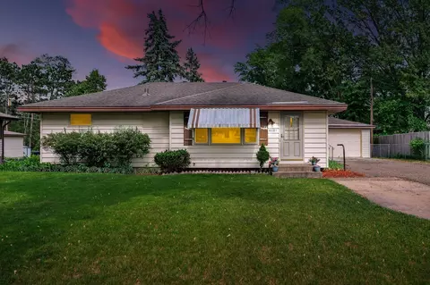 11605 Gladiola St NW, Coon Rapids, MN 55433