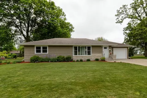 360 N Park Ave, Le Center, MN 56057