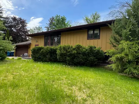 2028 Dotte Dr, White Bear Lake, MN 55110
