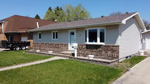 814 23rd Ave S, Moorhead, MN 56560