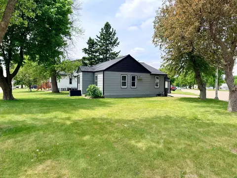 1857 1st Ave, Worthington, MN 56187