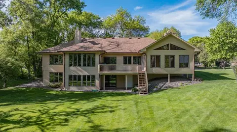 9915 29th Ave N, Plymouth, MN 55441