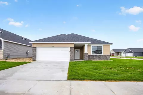 1800 Dale Pl SE, Pine Island, MN 55963
