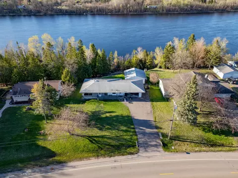 120 Shorewood Dr, International Falls, MN 56649