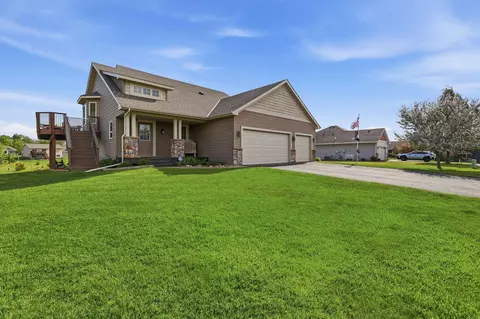 12720 314th St, Lindstrom, MN 55045