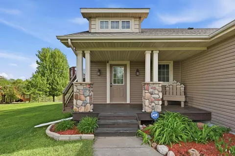 12720 314th St, Lindstrom, MN 55045