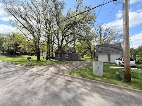 560 3rd Ave NW, Milaca, MN 56353
