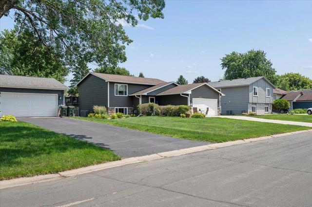 14390 Exley Ln, Apple Valley, MN 55124