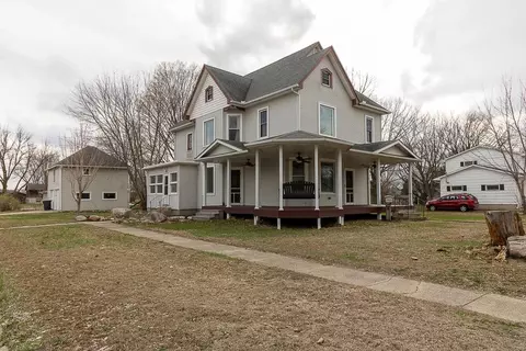 504 2nd St SW, Madelia, MN 56062