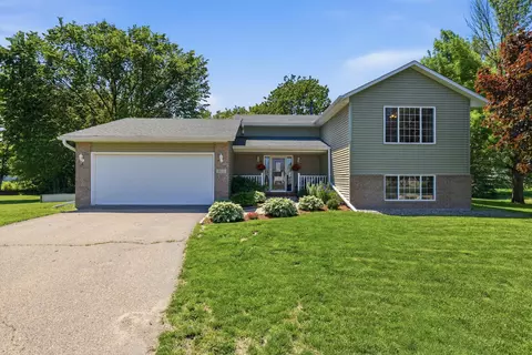 971 Lacy Ct, Belle Plaine, MN 56011