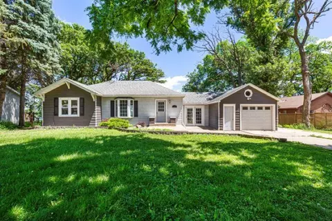 775 Shoreacres Dr, Fairmont, MN 56031