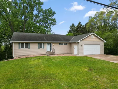 178 Minnesota Ave, Roseville, MN 55113