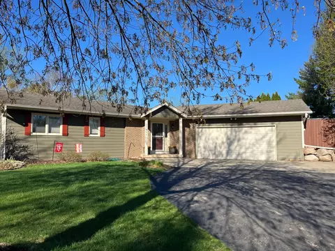 17924 Ingrid Ct, Lakeville, MN 55044