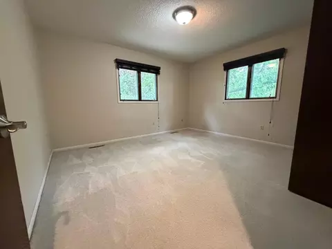 Bedroom - 1609 Gateway Dr, Albert Lea, MN 56007 photo 3 of 5