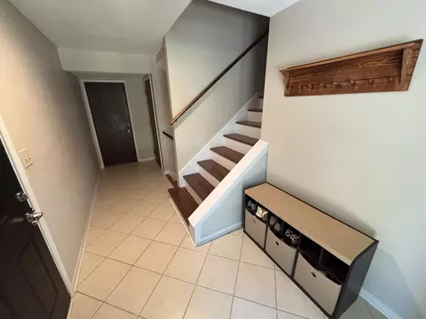 Entry Way - 1609 Gateway Dr, Albert Lea, MN 56007 photo 1 of 1
