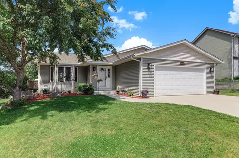 6666 12th St N, Oakdale, MN 55128