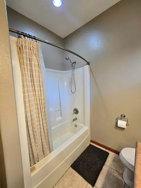Bath - 337 2nd Ave E, Halstad, MN 56548 photo 2 of 3