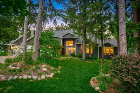 1005 Spruce Dr, Hudson, WI 54016
