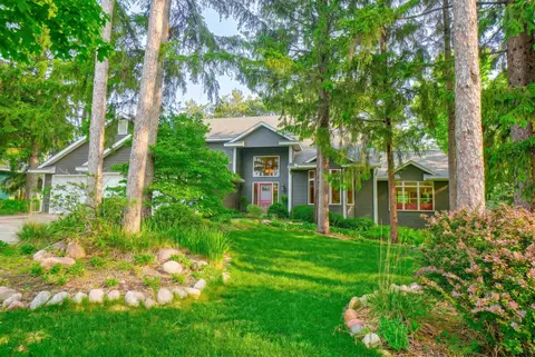 1005 Spruce Dr, Hudson, WI 54016