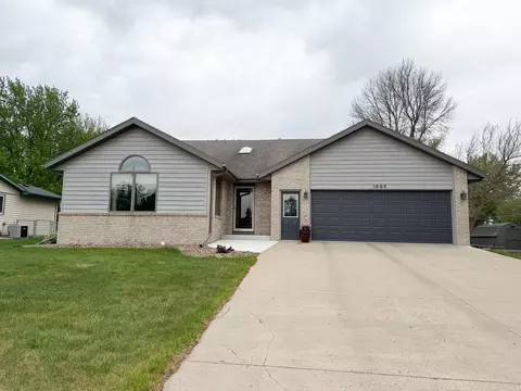 1955 Dorathea Blvd, Worthington, MN 56187
