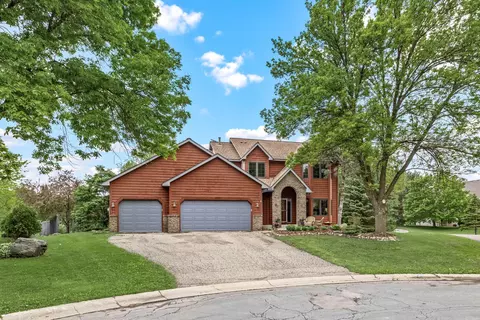 1130 Dove Ct, Chanhassen, MN 55317