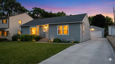 105 Giles Pl, Albert Lea, MN 56007