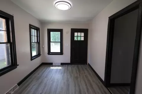 Entry Way - 10 E 4th St, Morris, MN 56267 photo 2 of 4