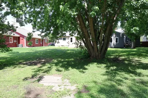 Exterior - 10 E 4th St, Morris, MN 56267 photo 4 of 8