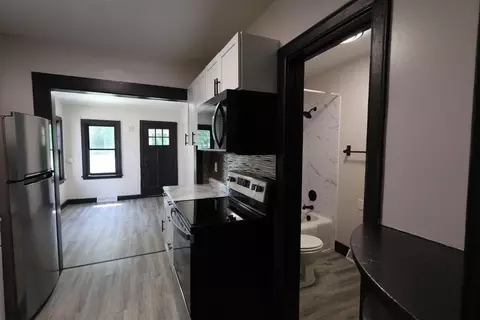 Entry Way - 10 E 4th St, Morris, MN 56267 photo 1 of 4