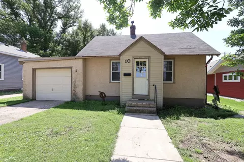 10 E 4th St, Morris, MN 56267