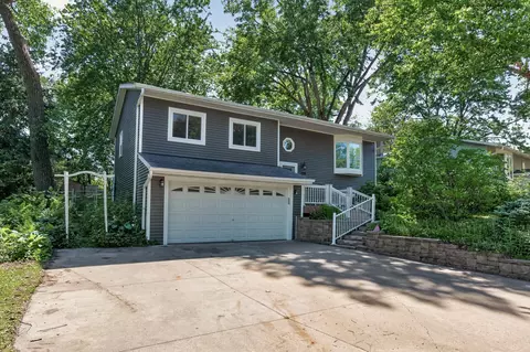 128 Birchwood Dr N, Stillwater, MN 55082